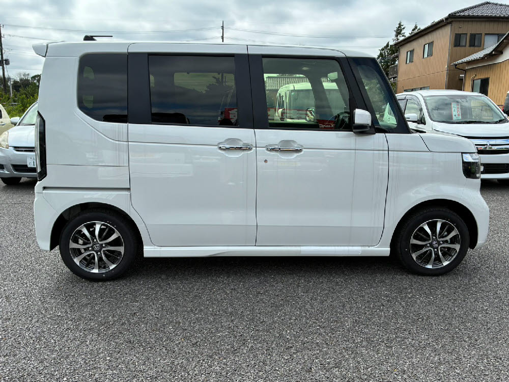 ホンダ　Ｎ ＢＯＸカスタム ヒョウジュン3枚目