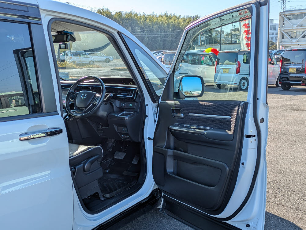 ホンダ　ステップワゴン　スパーダ・クールスピリット10枚目