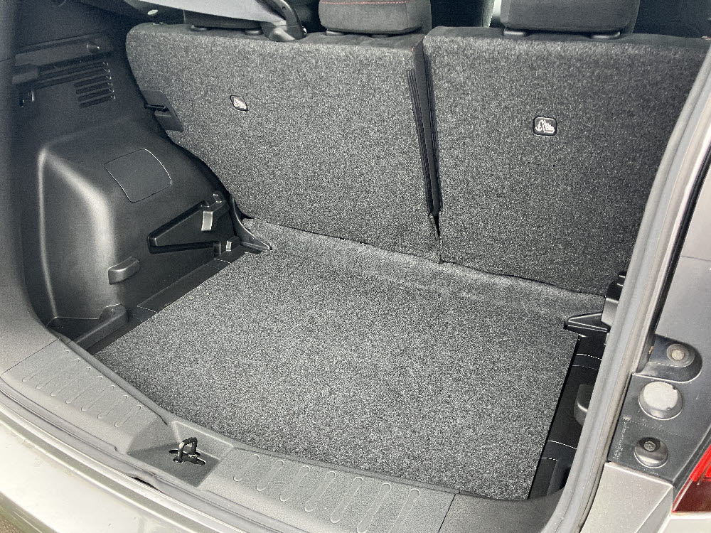 ニッサン　ノート　e-パワーニスモ10枚目