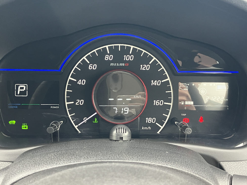 ニッサン　ノート　e-パワーニスモ13枚目