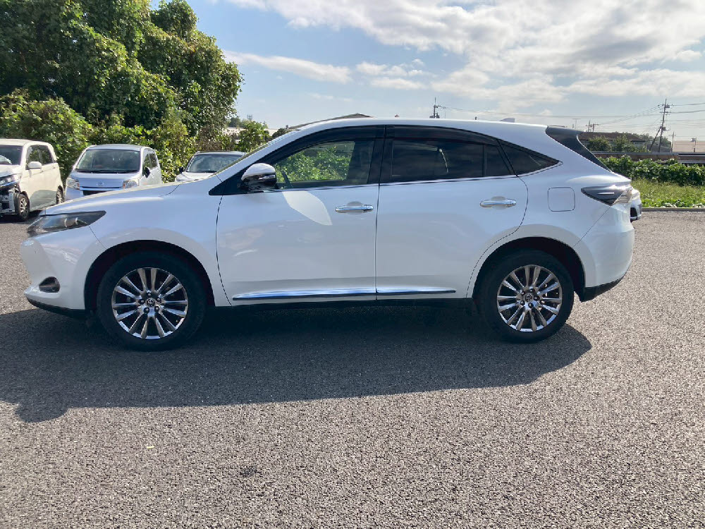 トヨタ　ハリアー　プレミアムアドバンスドパッケージ7枚目