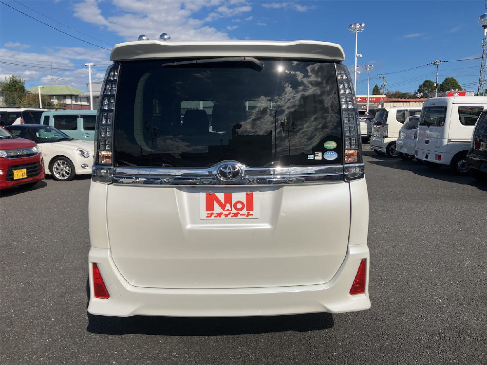 トヨタ　ヴォクシー　ZSキラメキ9枚目