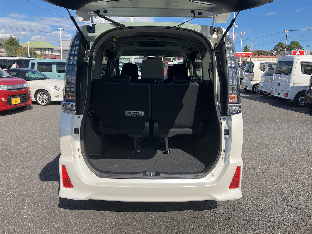 トヨタ　ヴォクシー　ZSキラメキ10枚目