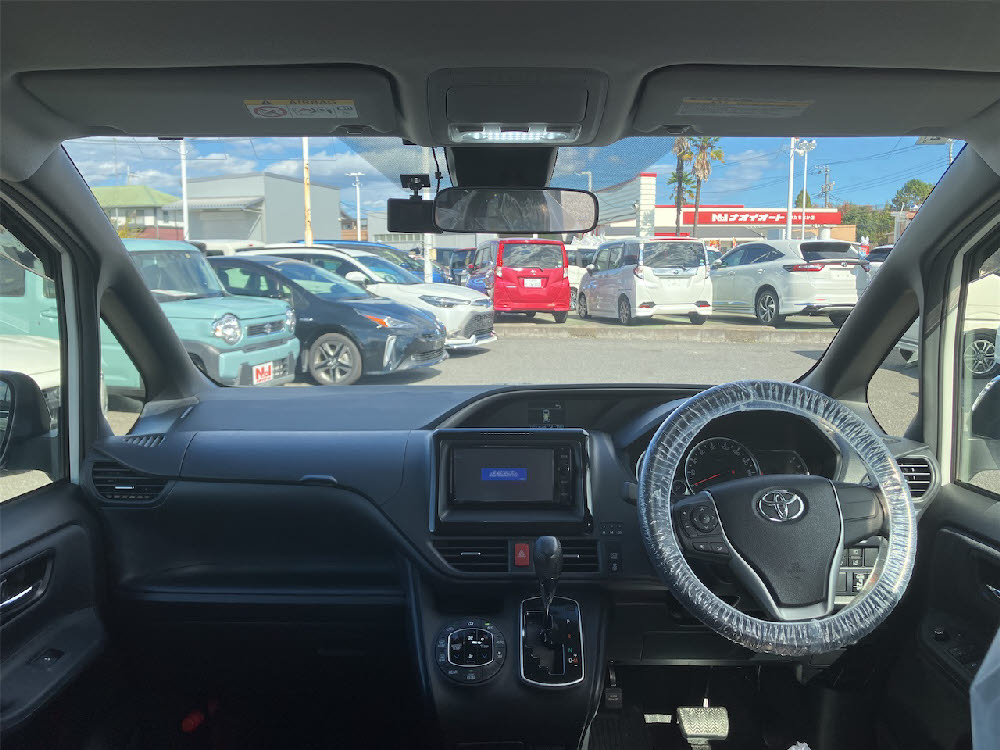 トヨタ　ヴォクシー　ZSキラメキ13枚目