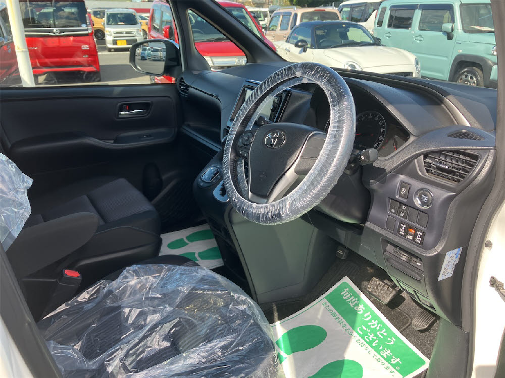 トヨタ　ヴォクシー　ZSキラメキ18枚目