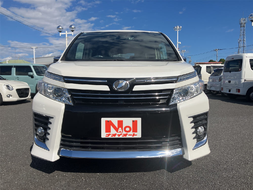 トヨタ　ヴォクシー　ZSキラメキ1枚目