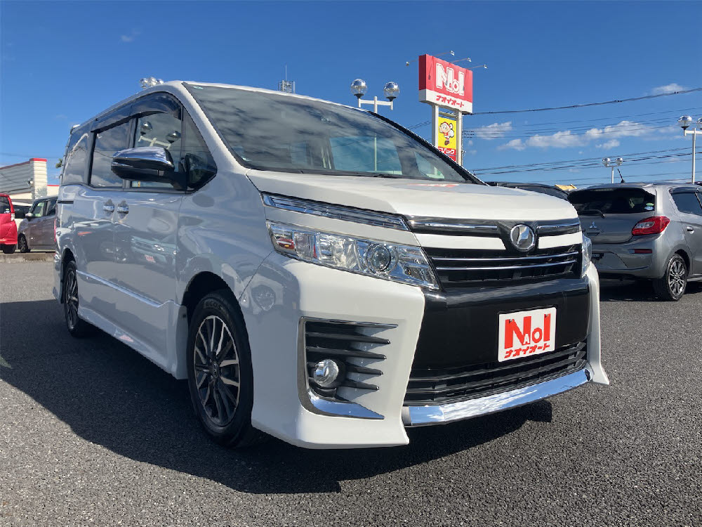 トヨタ　ヴォクシー　ZSキラメキ2枚目