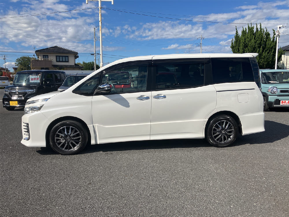 トヨタ　ヴォクシー　ZSキラメキ4枚目