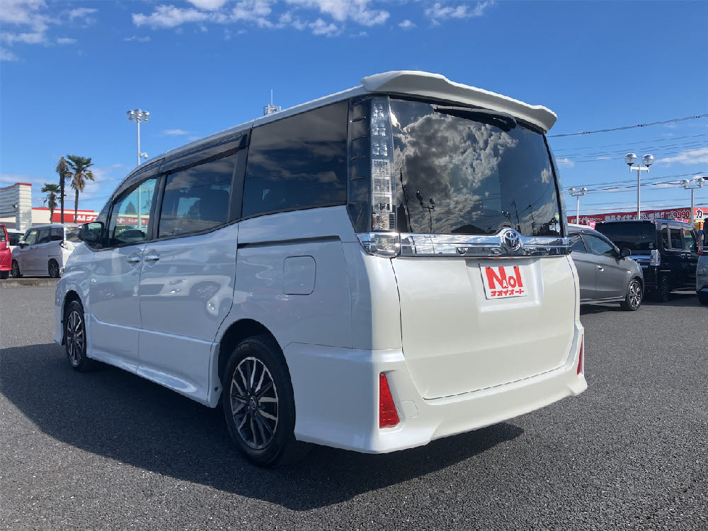 トヨタ　ヴォクシー　ZSキラメキ5枚目