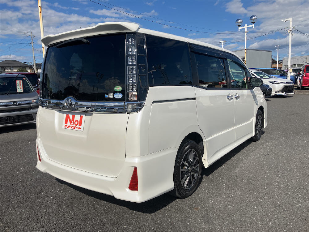 トヨタ　ヴォクシー　ZSキラメキ6枚目