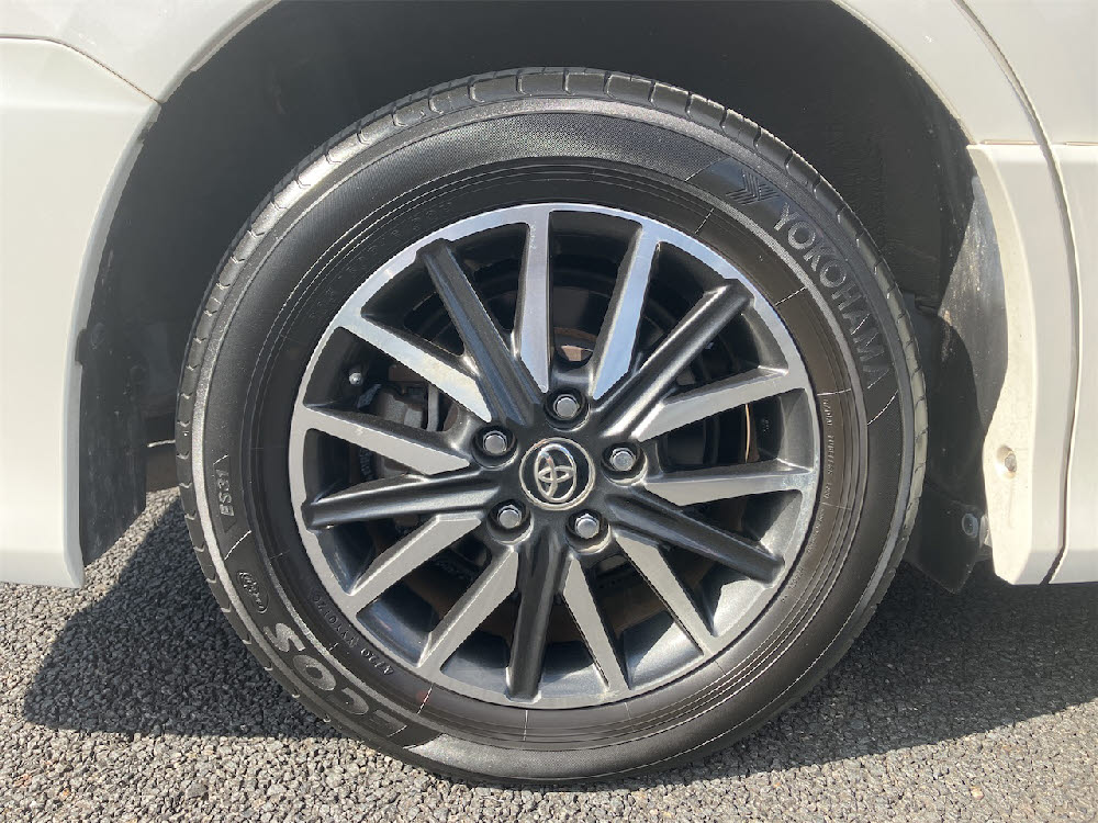 トヨタ　ヴォクシー　ZSキラメキ8枚目