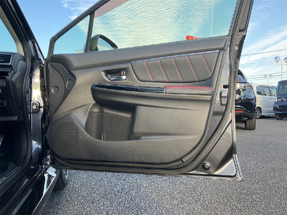 スバル　レヴォーグ　4WD 1.6STIスポーツアイサイト15枚目