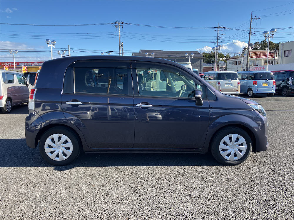 トヨタ　スペイド　Y3枚目