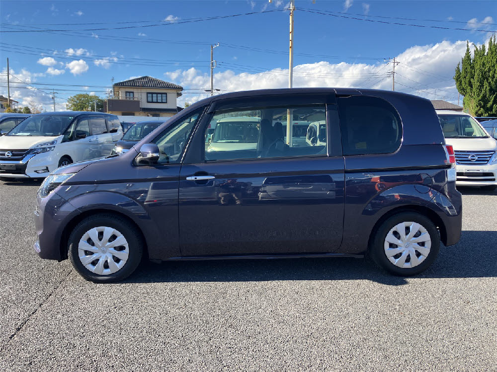 トヨタ　スペイド　Y4枚目