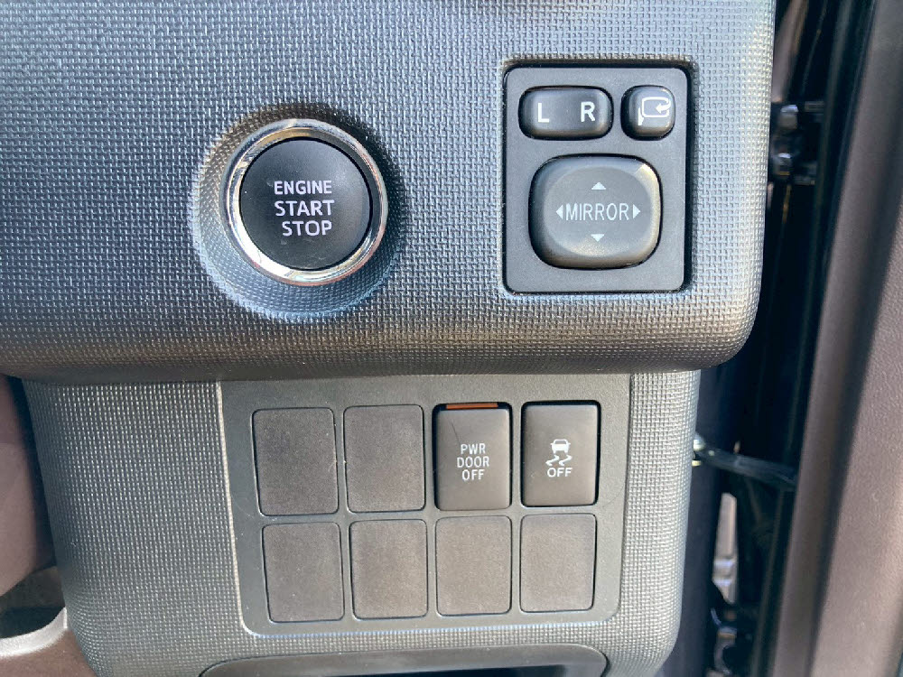 トヨタ　スペイド　F17枚目