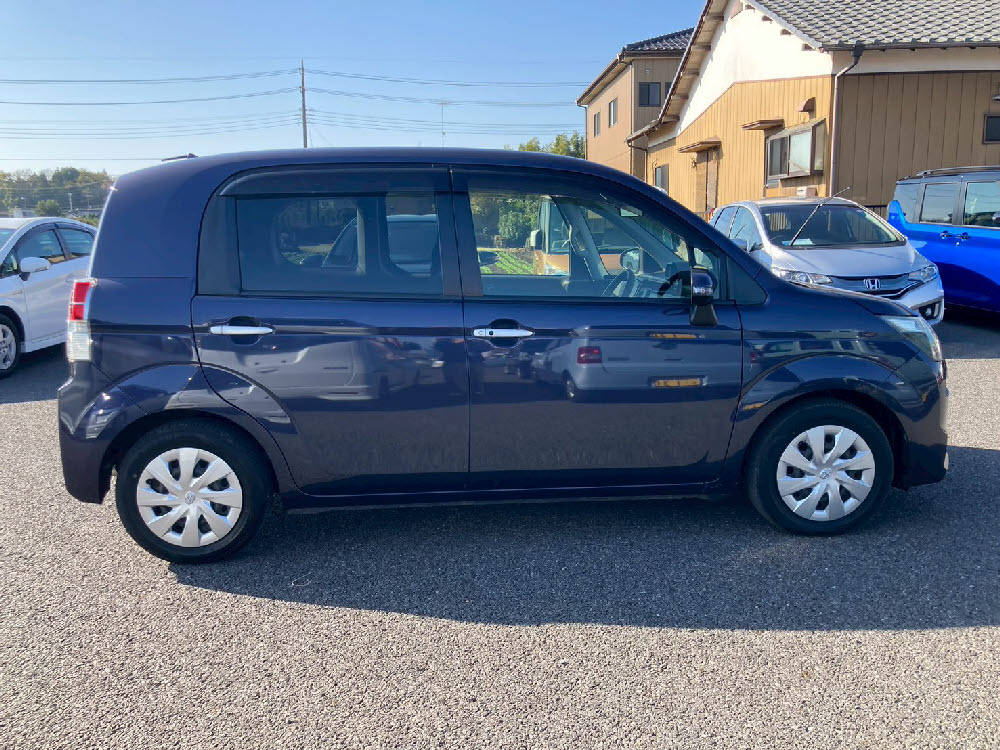 トヨタ　スペイド　F3枚目