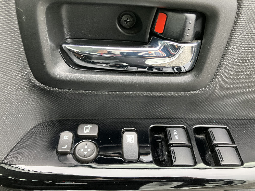 スズキ　スペーシアカスタム　ハイブリッドXS8枚目