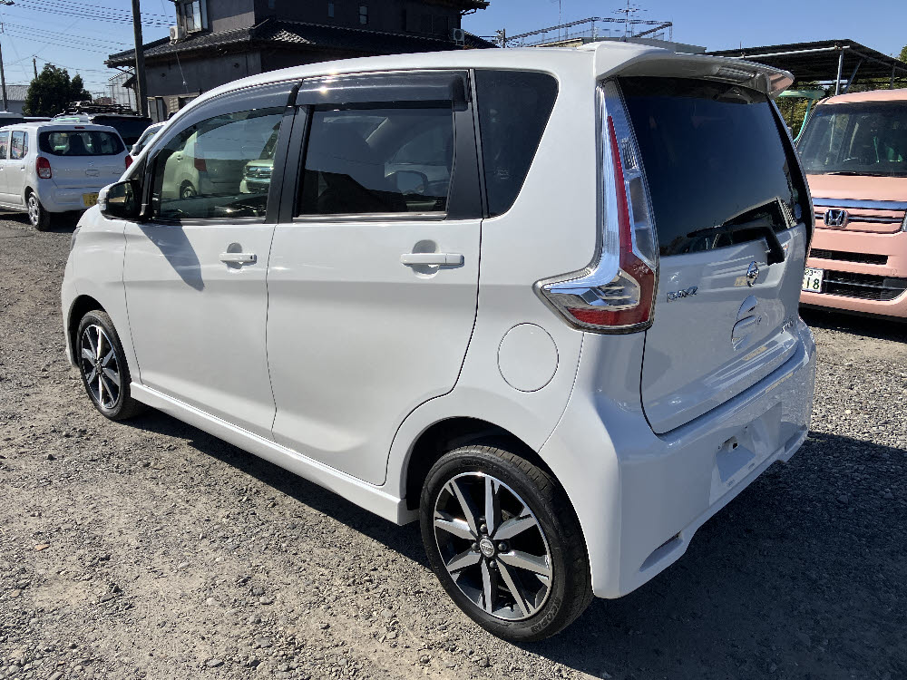ニッサン　デイズ　ハイウェイスターGターボエマB1枚目