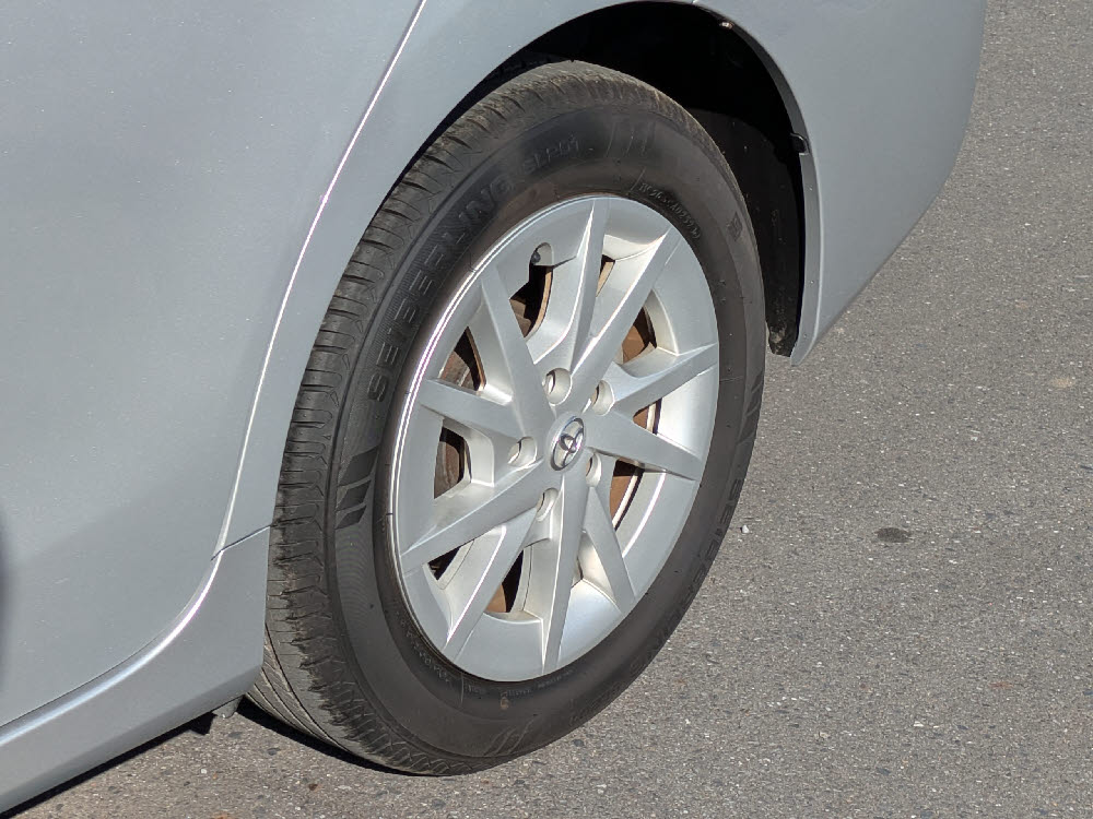 トヨタ　プリウスα　S9枚目