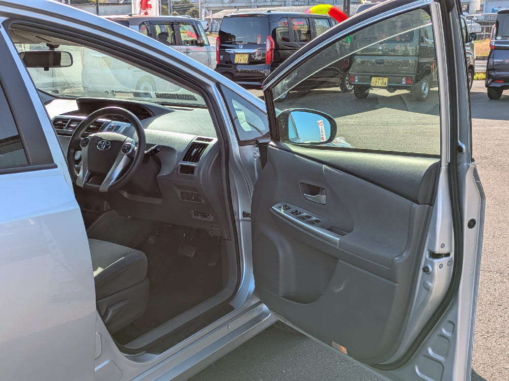 トヨタ　プリウスα　S10枚目