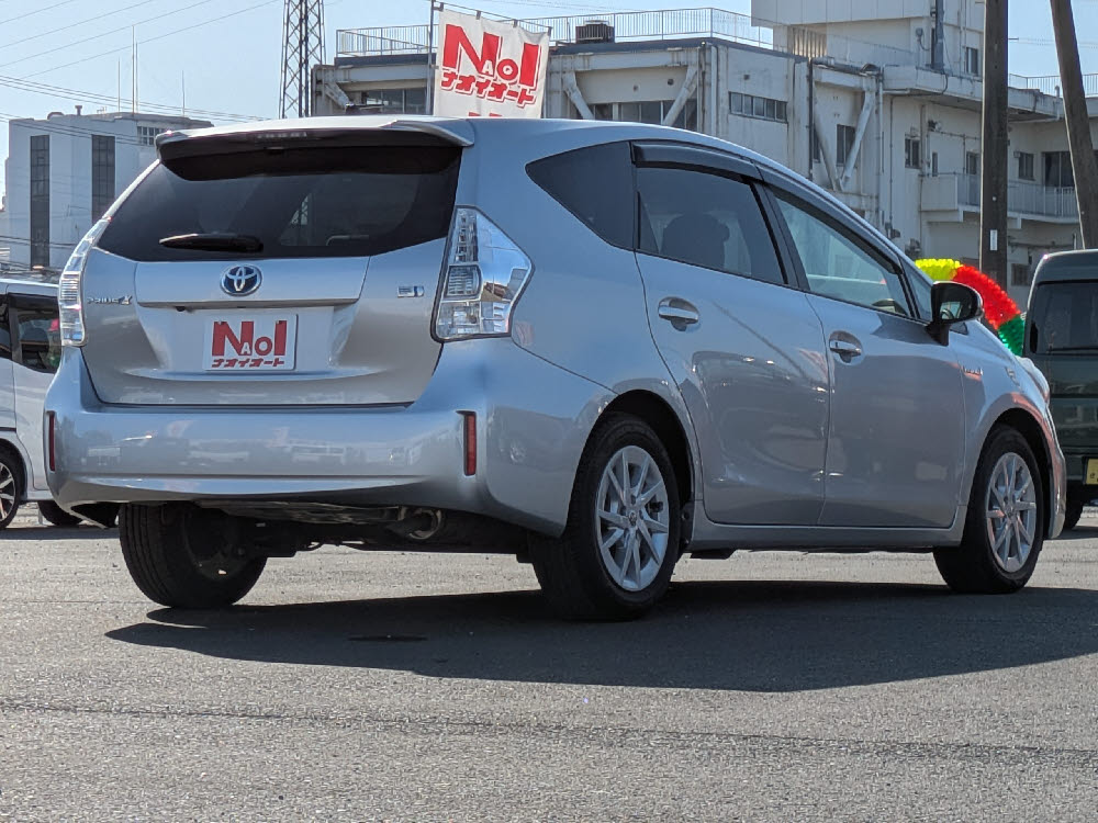 トヨタ　プリウスα　S3枚目
