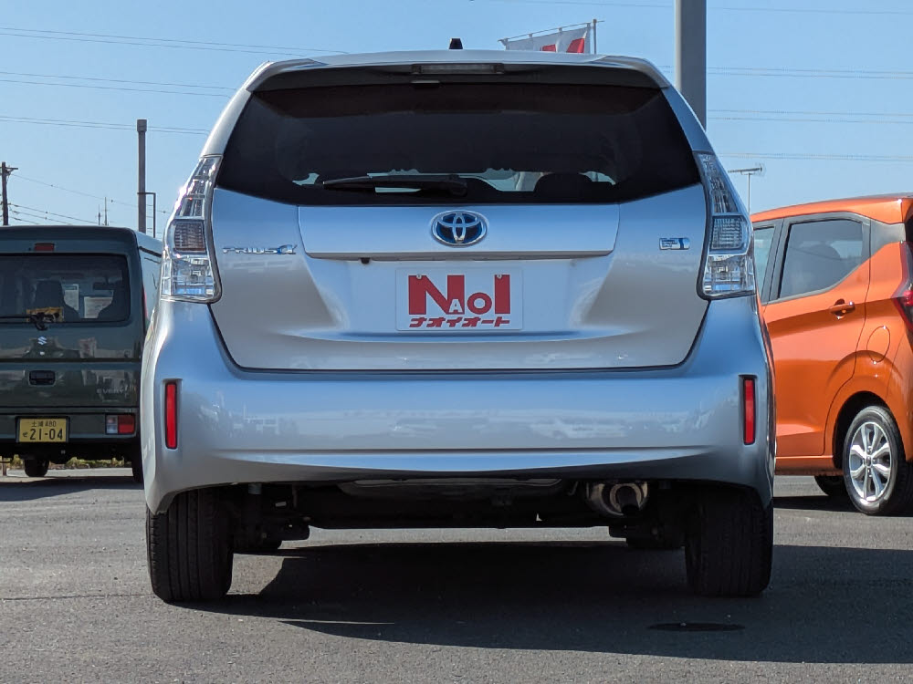 トヨタ　プリウスα　S4枚目