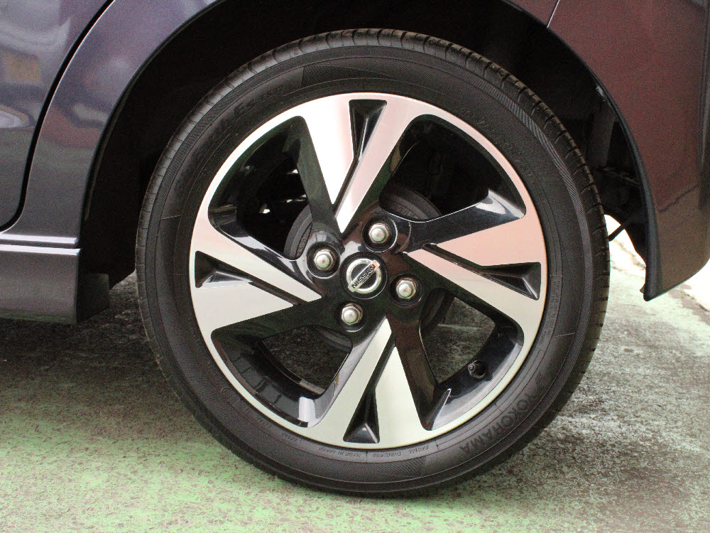 ニッサン　デイズ　ハイウェイスターX（9インチナビ）12枚目