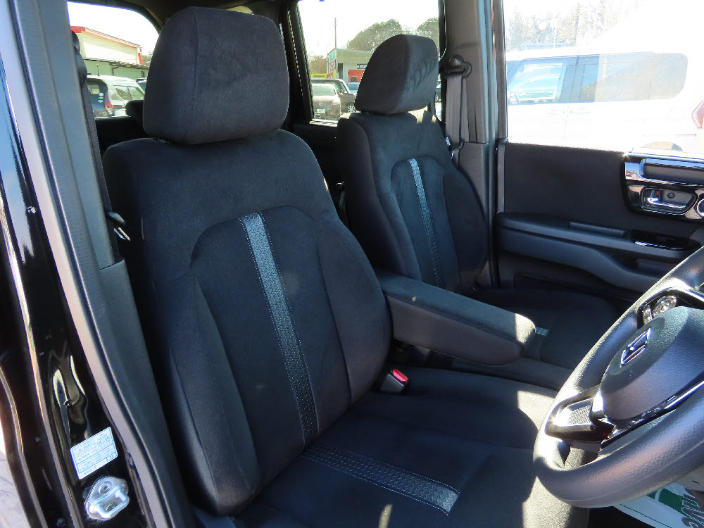 ホンダ　Ｎ ＢＯＸカスタム　L9枚目