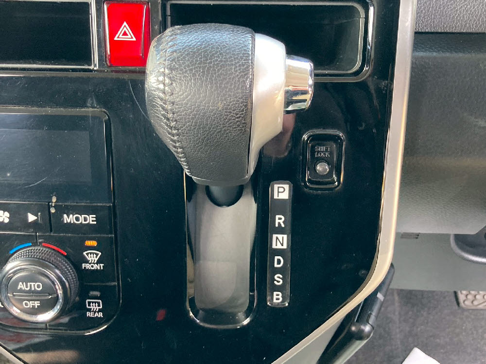 トヨタ　タンクカスタム　G14枚目