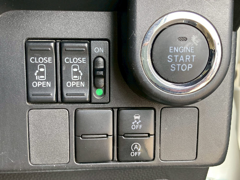 トヨタ　タンクカスタム　G15枚目