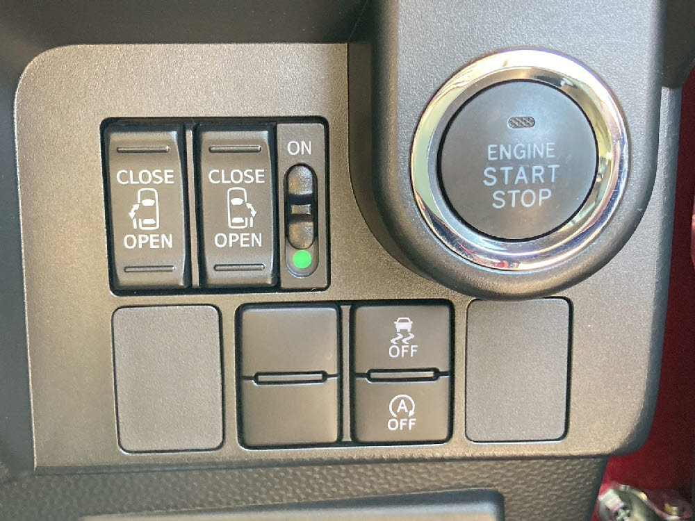 トヨタ　タンクカスタム　G16枚目