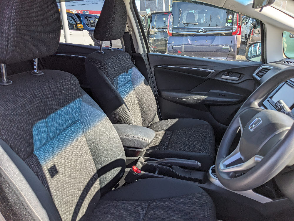 ホンダ　フィット　13G・Fパッケージ17枚目