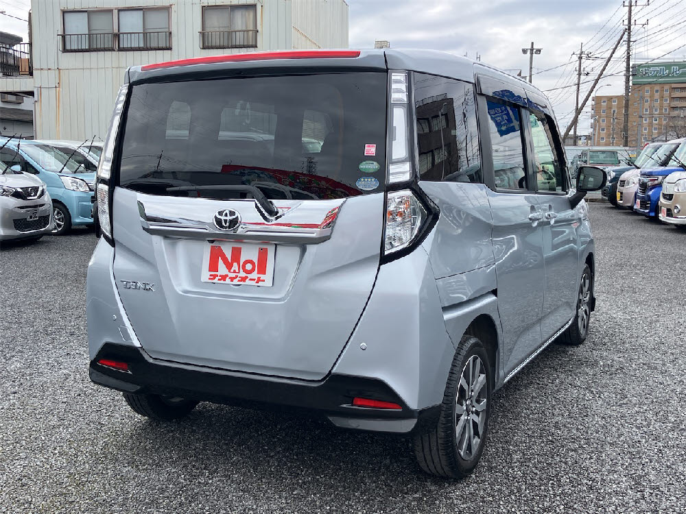 トヨタ　タンクカスタム　G-T3枚目