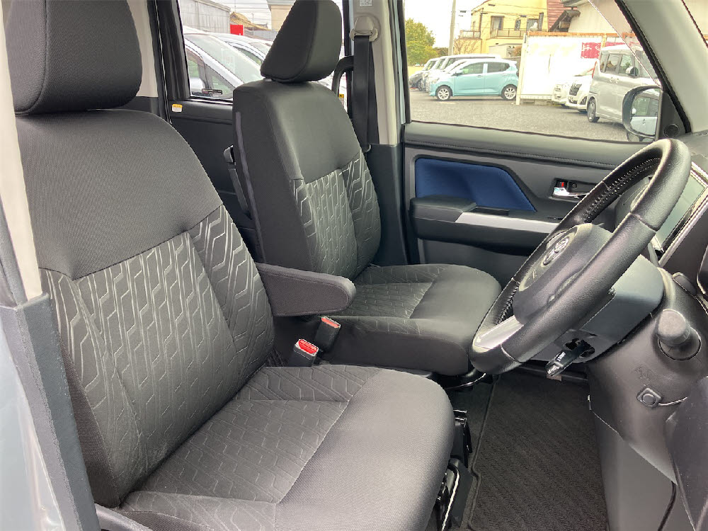 トヨタ　タンクカスタム　G-T7枚目