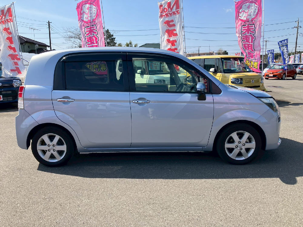 トヨタ　スペイド　G3枚目