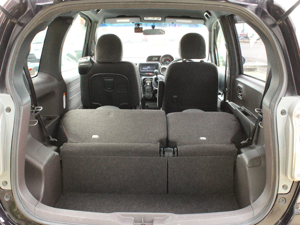 トヨタ　スペイド　Fクイーン13枚目