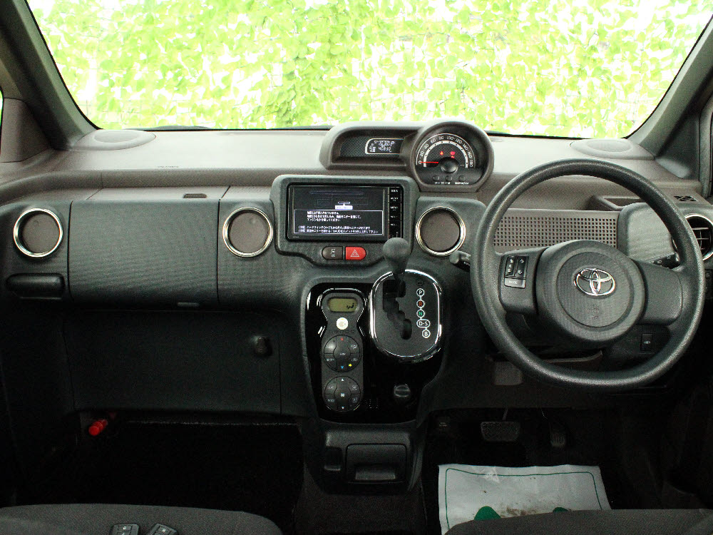 トヨタ　スペイド　Fクイーン16枚目