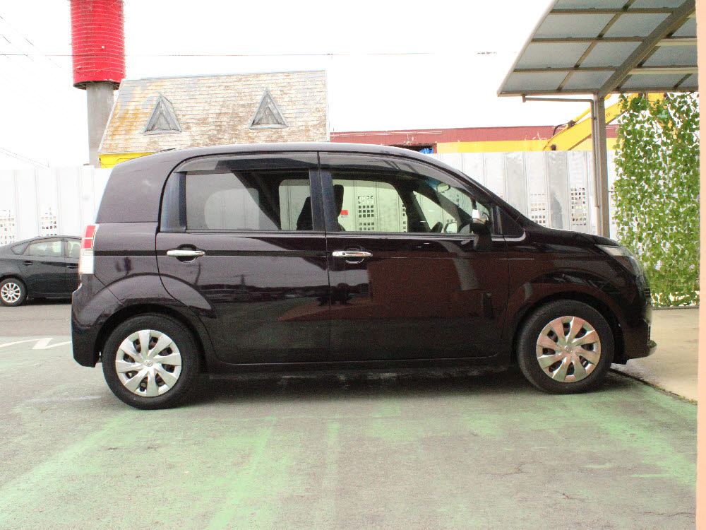 トヨタ　スペイド　Fクイーン3枚目