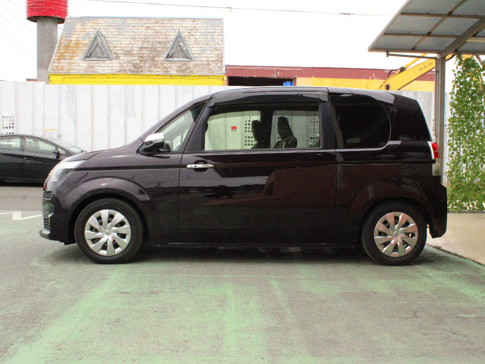 トヨタ　スペイド　Fクイーン7枚目