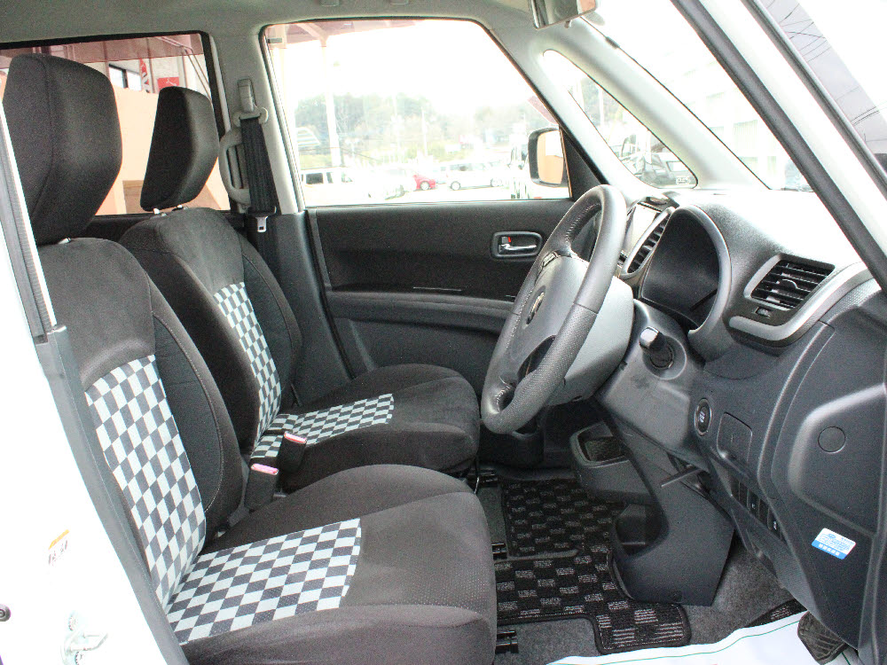 スズキ　ソリオ　ブラック&ホワイト15枚目