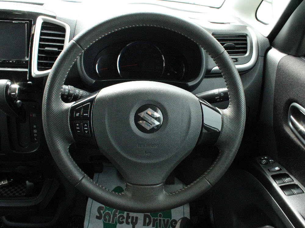 スズキ　ソリオ　ブラック&ホワイト17枚目