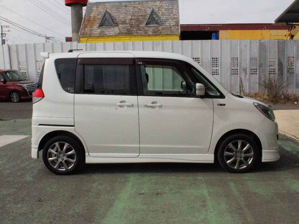 スズキ　ソリオ　ブラック&ホワイト3枚目