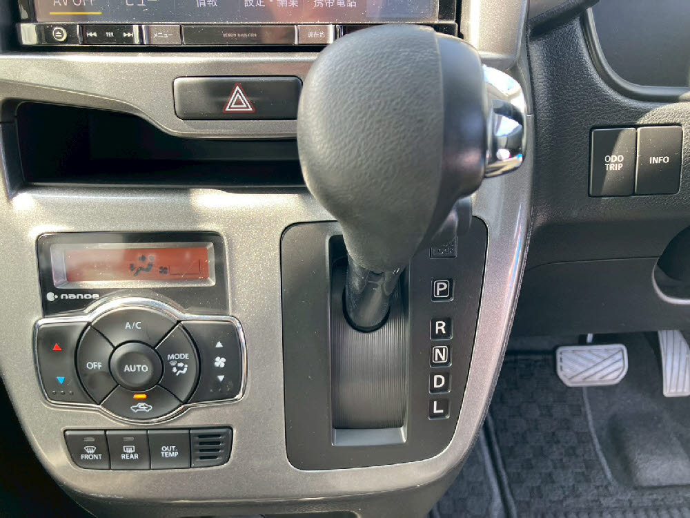 ミツビシ　デリカD：2 HV MX17枚目