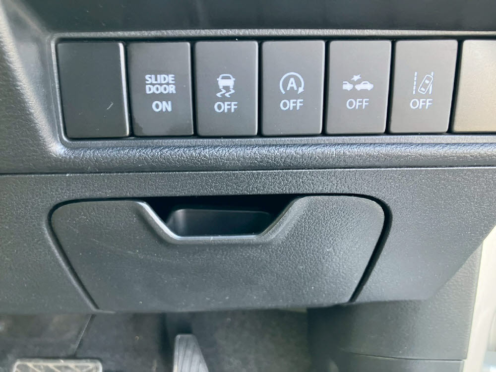 ミツビシ　デリカD：2 HV MX18枚目