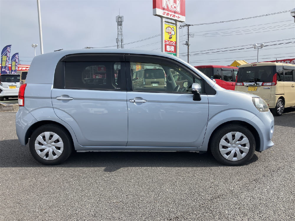 トヨタ　ポルテ　F3枚目