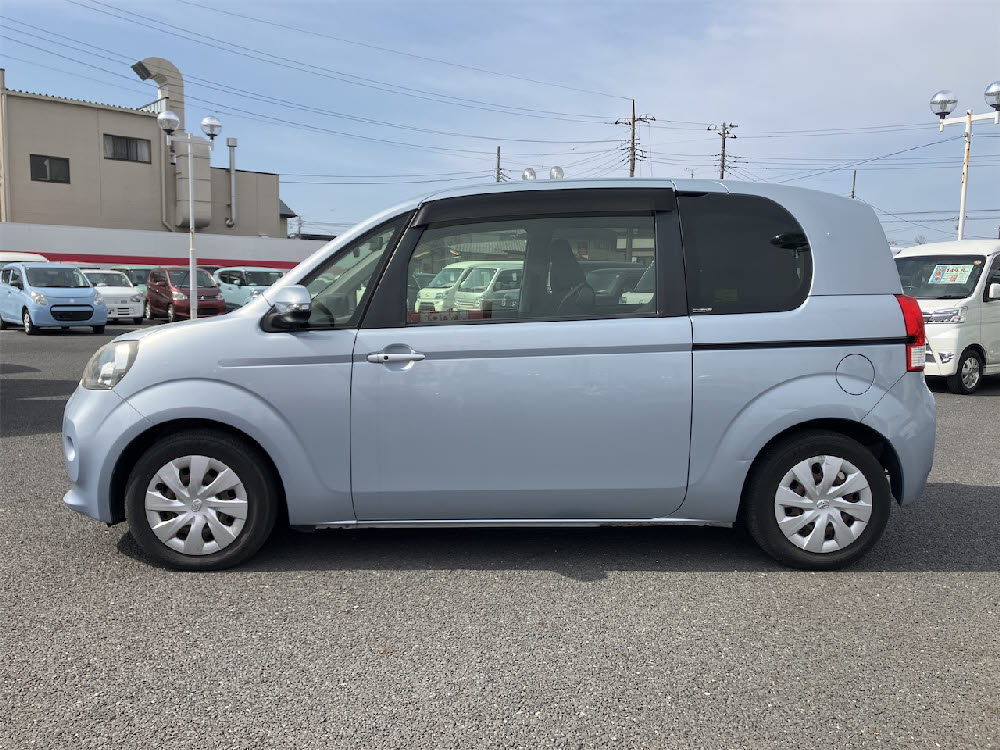 トヨタ　ポルテ　F4枚目