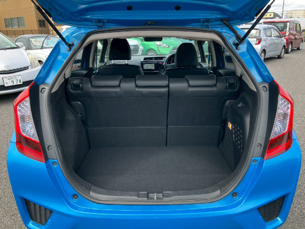 ホンダ　フィット HV　Lパッケージ9枚目