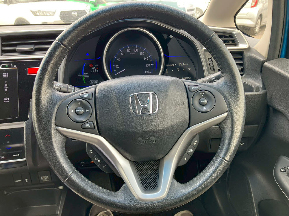 ホンダ　フィット HV　Lパッケージ12枚目