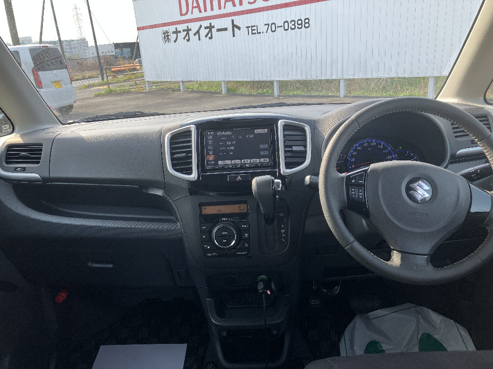 スズキ　ソリオ　ブラック＆ホワイト11枚目