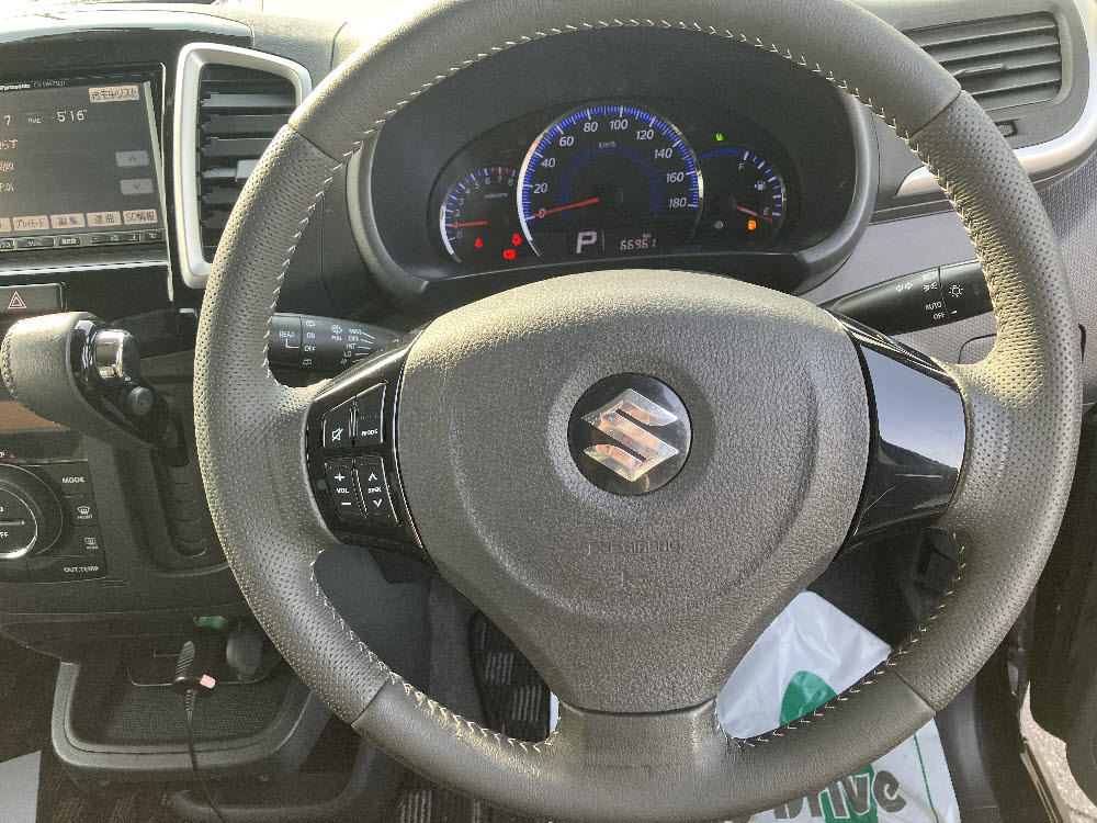 スズキ　ソリオ　ブラック＆ホワイト12枚目